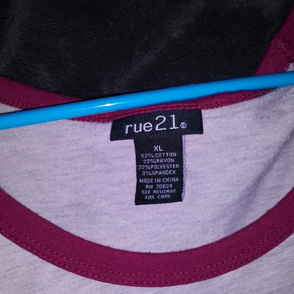 Ladies top - Picture 2 of 3